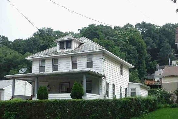 2nd image of 21 Clinton St