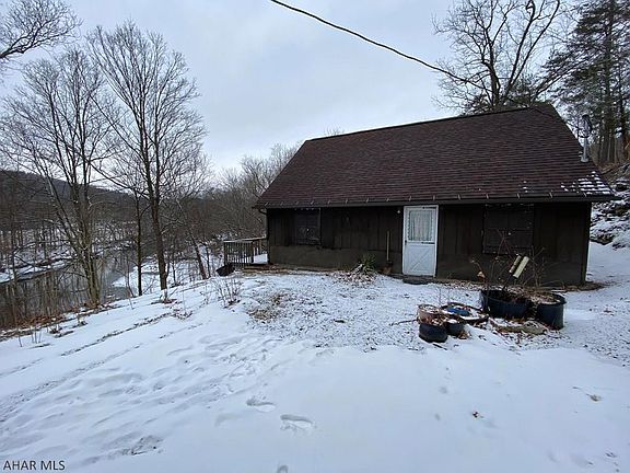 2nd image of 633 Beaver Ln