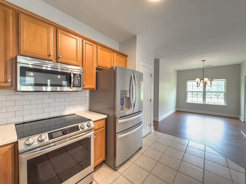 3 bed, 1487 sqft, $2,400 — Photo 3