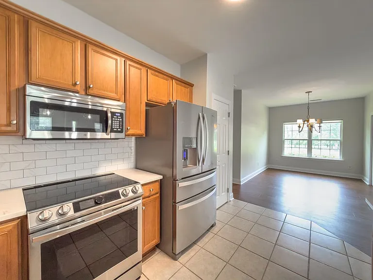 102 Manning Ct — Photo 3