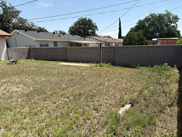 709 W Iron Ave — Photo 3