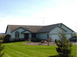 W21555 Red Fox Ln, Trempealeau, WI 54661