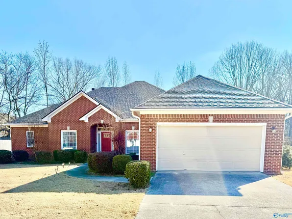 102 Cheval Blvd SE, Brownsboro, AL 35741