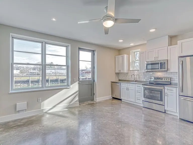 323 Taughannock Blvd — Photo 46