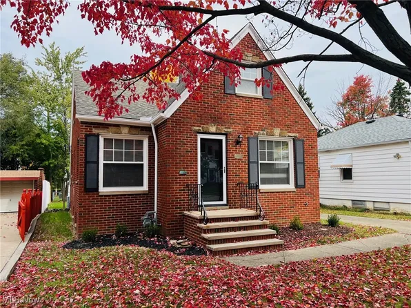 10112 Chesterfield Dr, Parma Heights, OH 44130