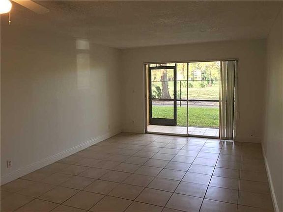 4th image of 7911 Colony Cir N #1107