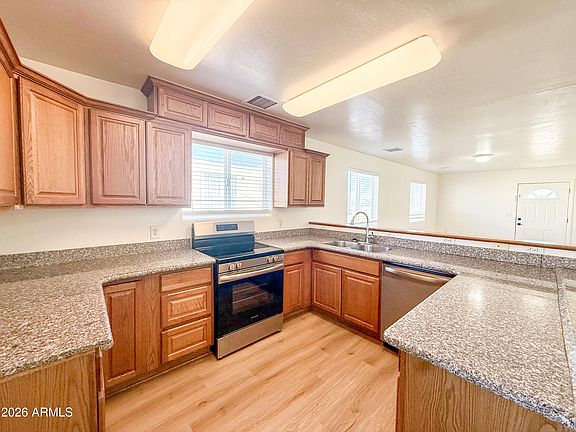 5th image of 430 W LAKE LOUISE Road