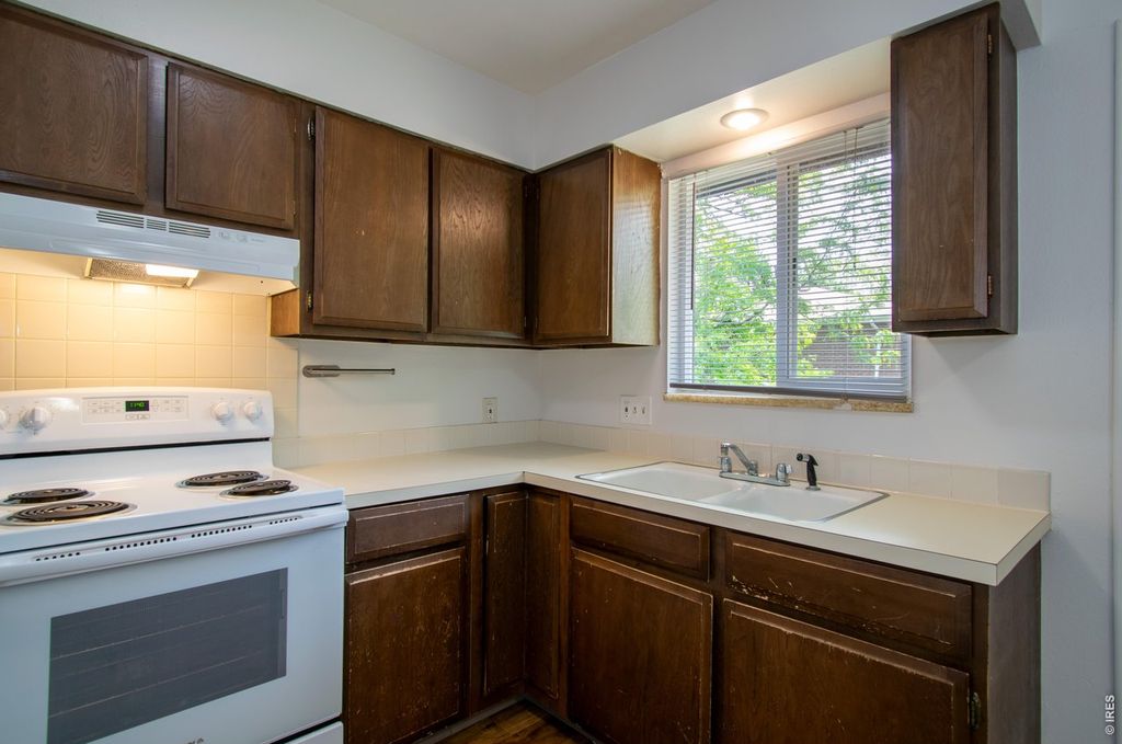 2437-2439 Clearview Ave