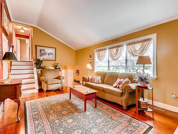 3rd image of 309 Langley Ct