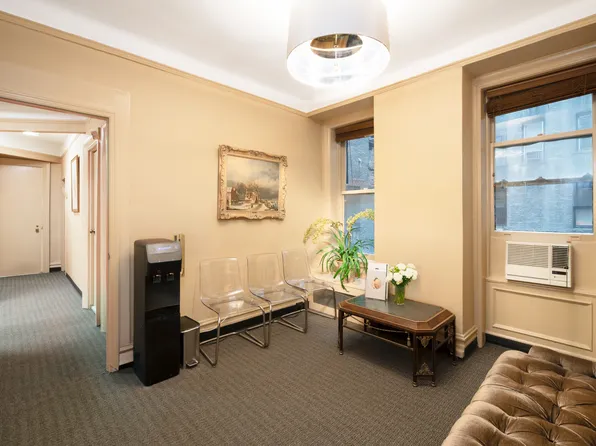 116 East 63rd Street image 3 of 5