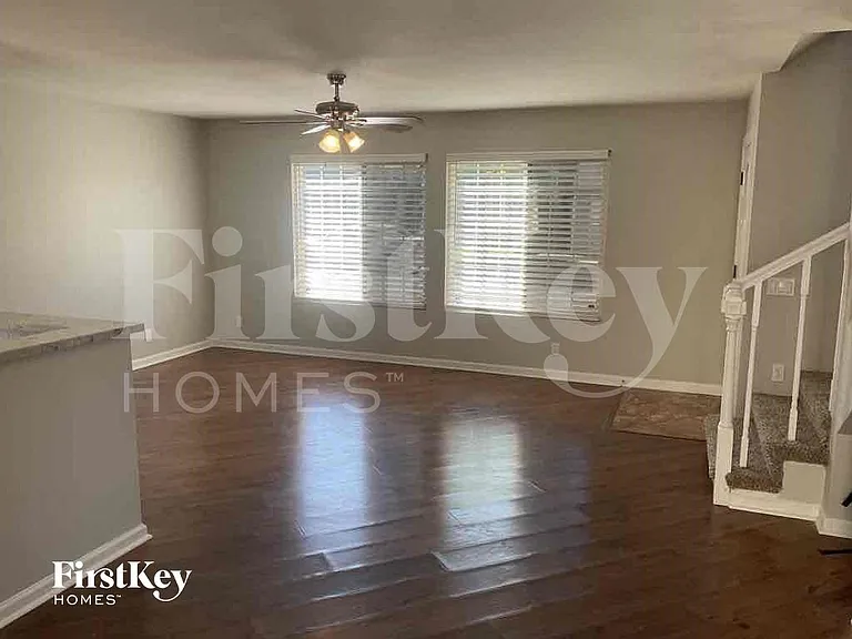 235 N 22nd Pl — Photo 7
