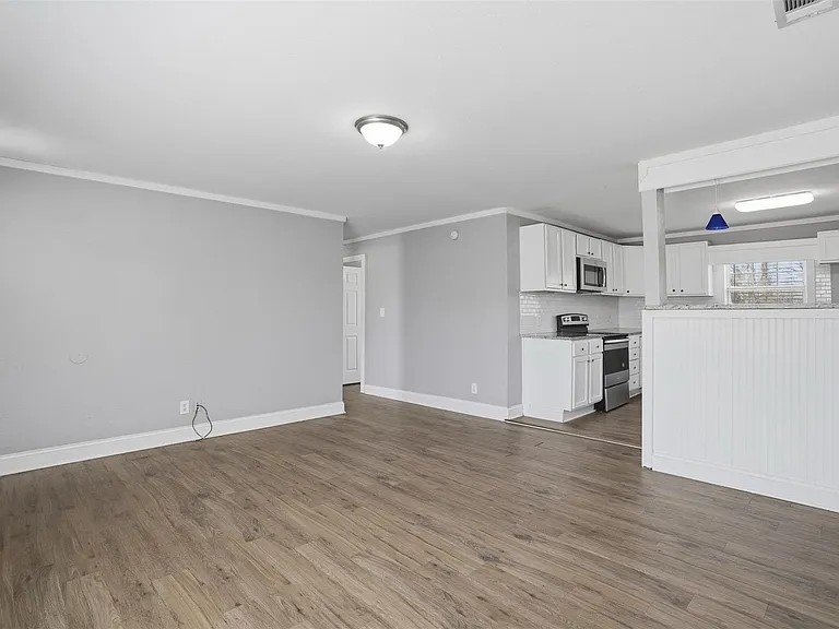 308 W Lamm St — Photo 2