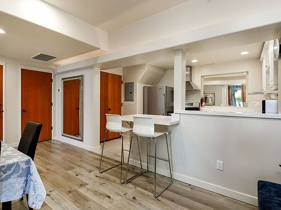5th image of 416 Gravatt Dr #B