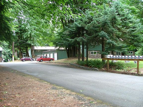 Driveway and mail boxes
