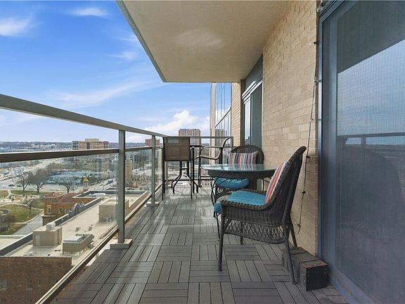 3rd image of 4545 Wornall Rd APT 1104