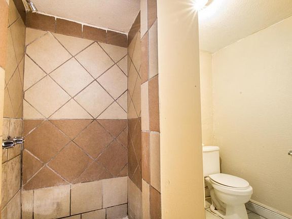 4th image of 226 Belmont #B