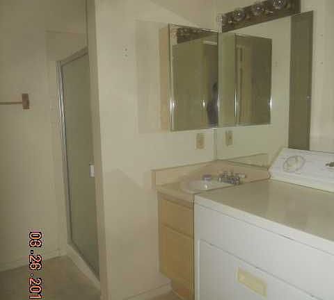 2nd Bathroom/Washer & Dryer