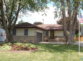 406 Dillrose Dr, Northwood, OH 43619