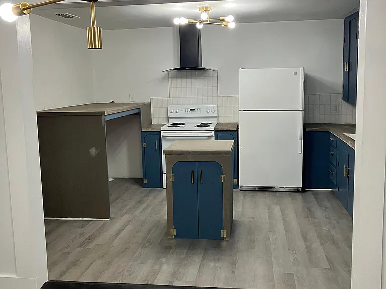 814 Aurel Blvd — Photo 6