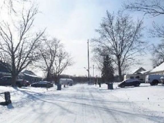 2nd image of 713 Acadia Rd