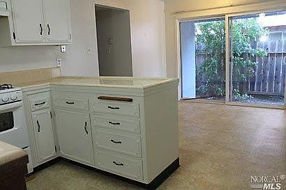4th image of 2550 Elm St