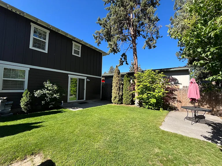 588 SE Roosevelt Ave — Photo 11