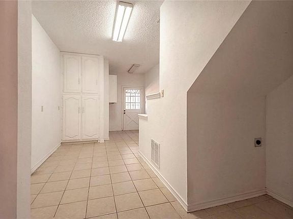 4th image of 425 Lakewood Dr