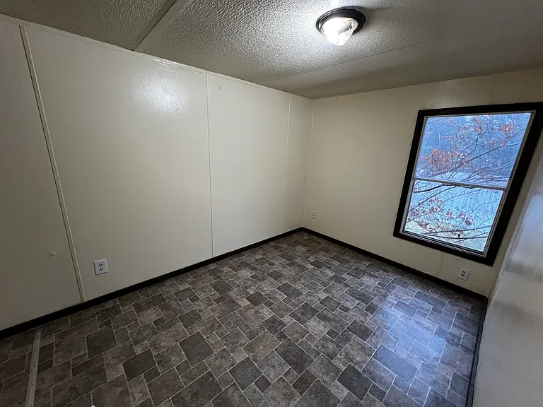 251 Park Cir — Photo 6