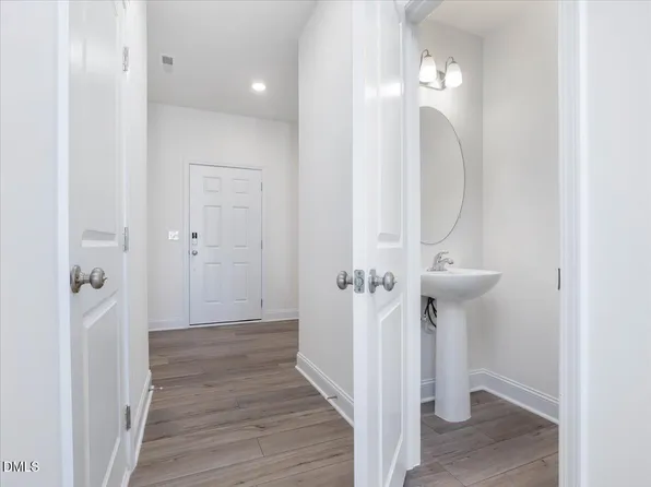 633 Sefton Park Dr, Zebulon, NC 27597