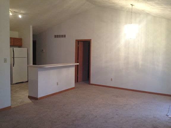 3rd image of 142 Gaylord Dr
