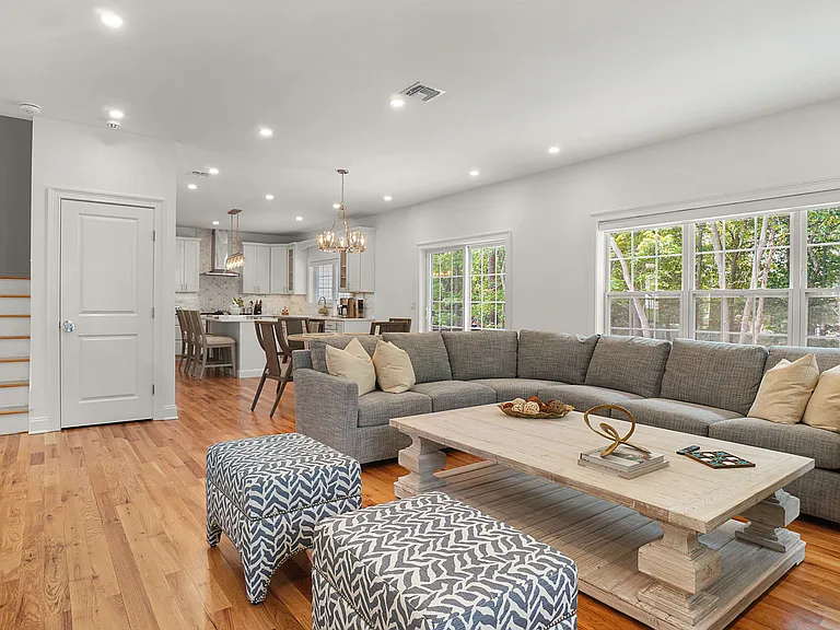 9 Greenway Ct — Photo 7