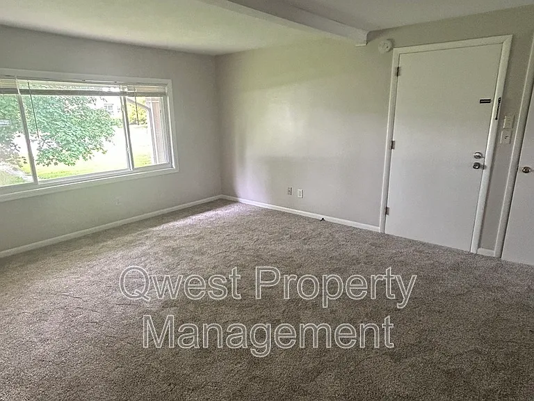 405 E Woodlawn Ave #7 — Photo 7