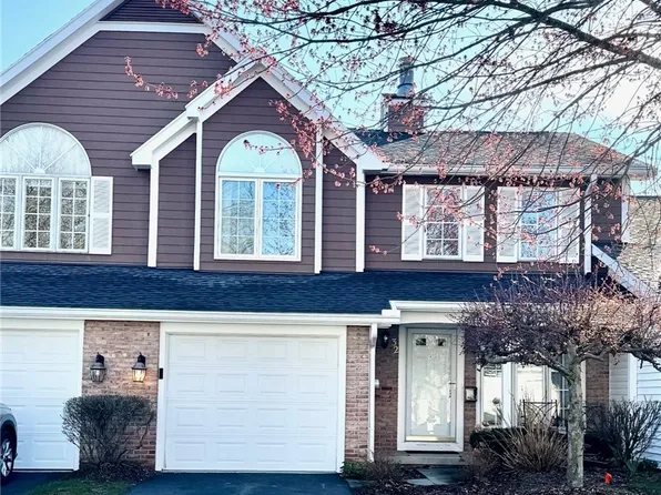 32 Wind Loft Cir, Fairport, NY 14450