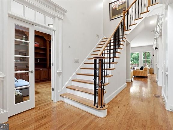 5th image of 2715 Henderson Rd