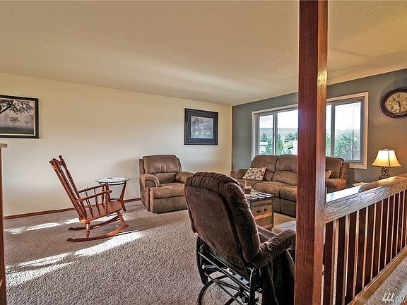 5th image of 302 S James Ave