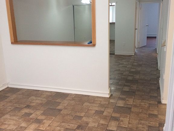 4th image of 227 Scholes St #2
