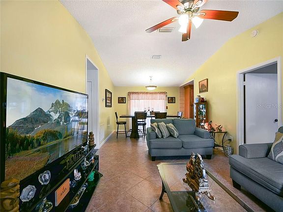 3rd image of 11413 Lakeview Dr