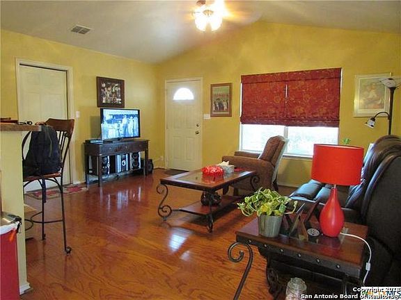 2nd image of 526 Roosevelt Dr