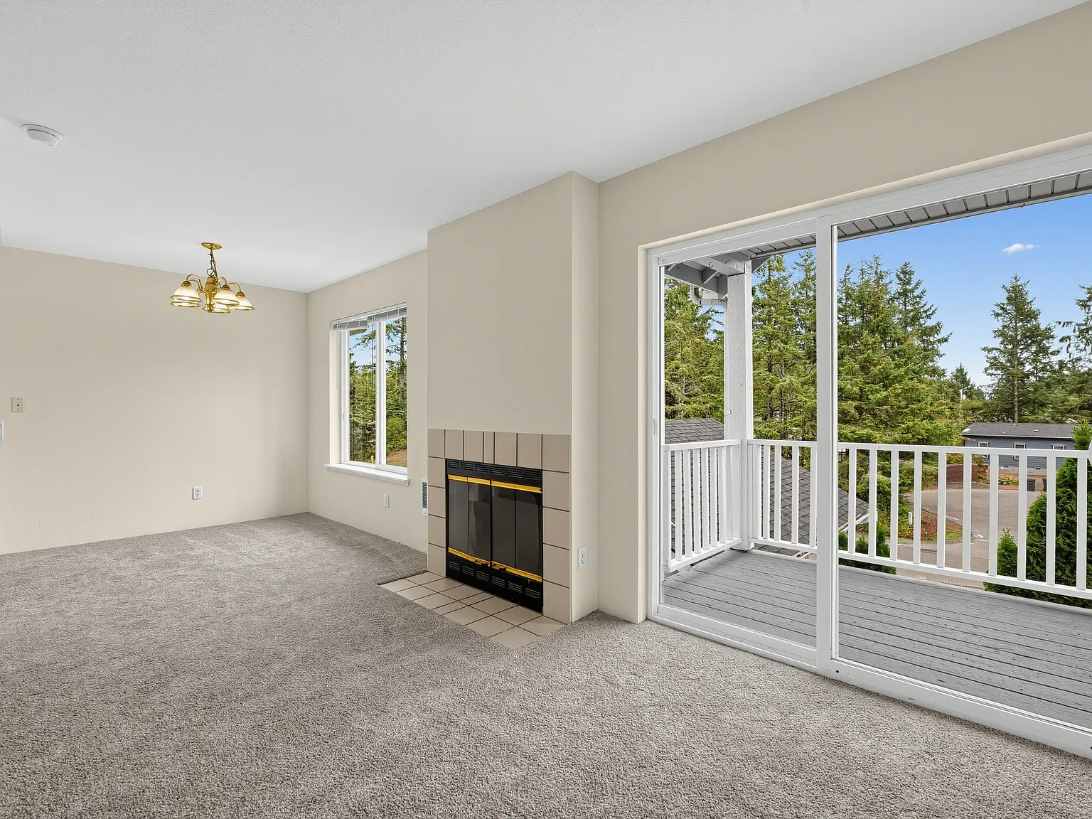 601 Sunset Ave NE — Photo 1
