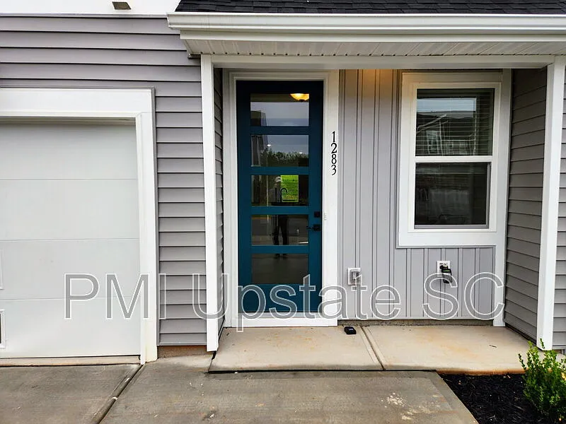 4 bed, 3.5 bath, 1810 sqft, $1,795 — Photo 4