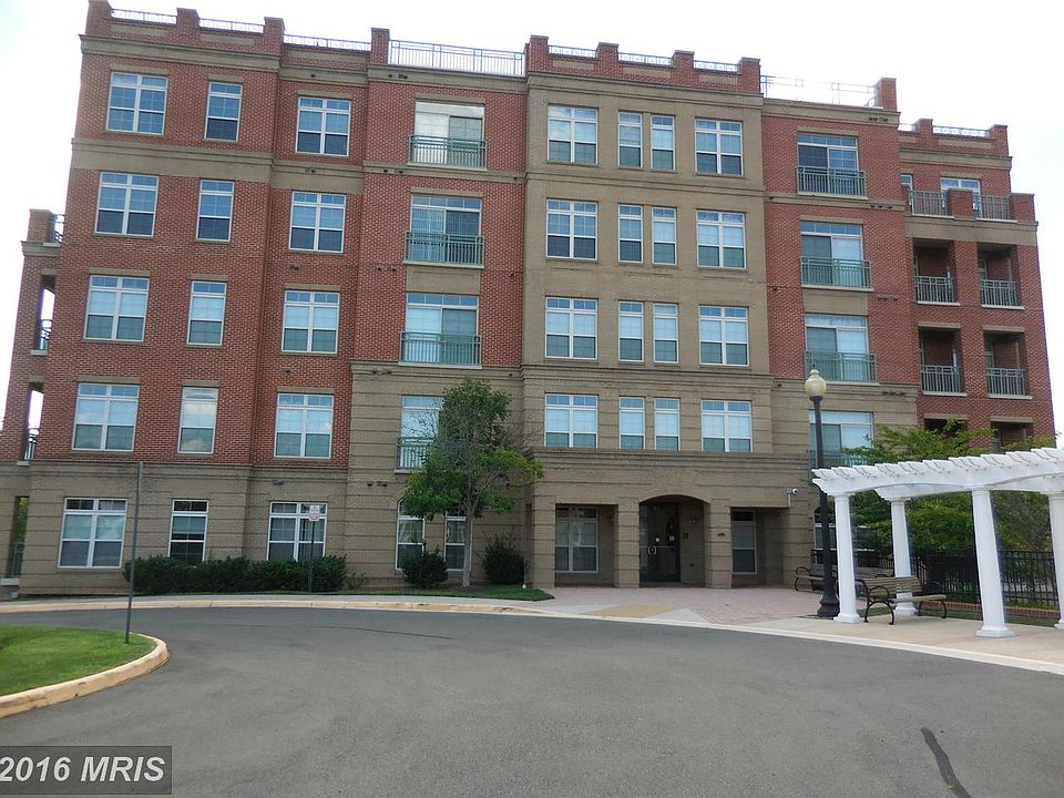 1st image of 680 Watermans Dr APT 105