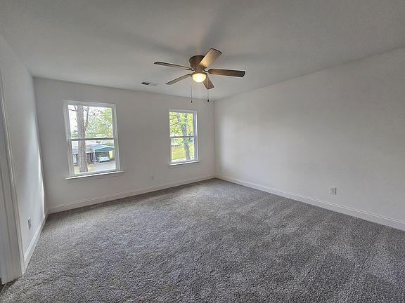 3rd image of 203 Benfield Rd