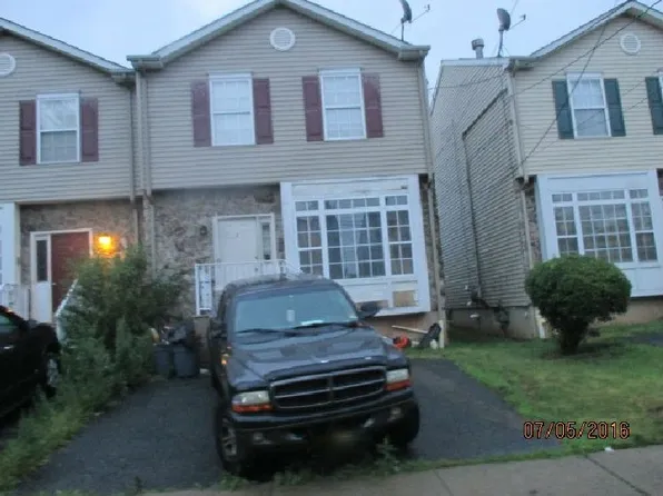 8 Somerset St, Carteret, NJ 07008