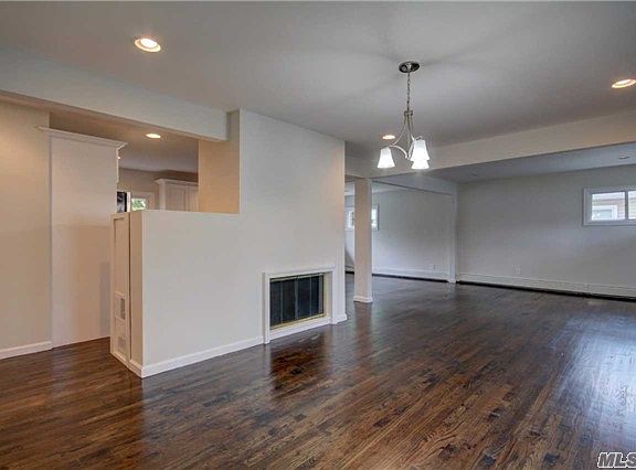 3rd image of 9 Plum Ln