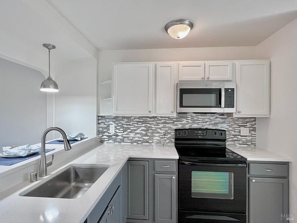 1st image of 490 Edgewood Dr APT 23