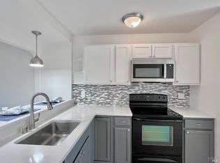 490 Edgewood Dr APT 23, Vacaville, CA 95688