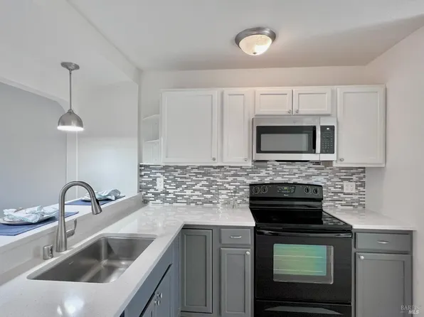 490 Edgewood Dr APT 23, Vacaville, CA 95688