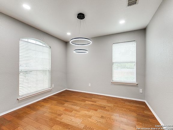 5th image of 10302 OAKWOOD CREST