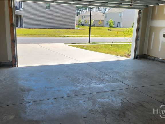 5th image of 140 Charles Ln