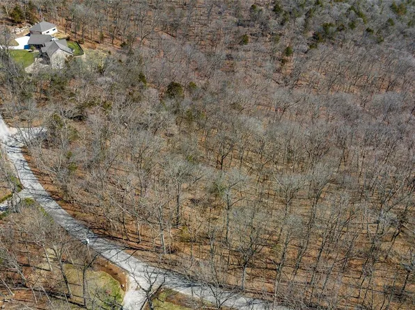 1528 Palisades Rd, Ballwin, MO 63021